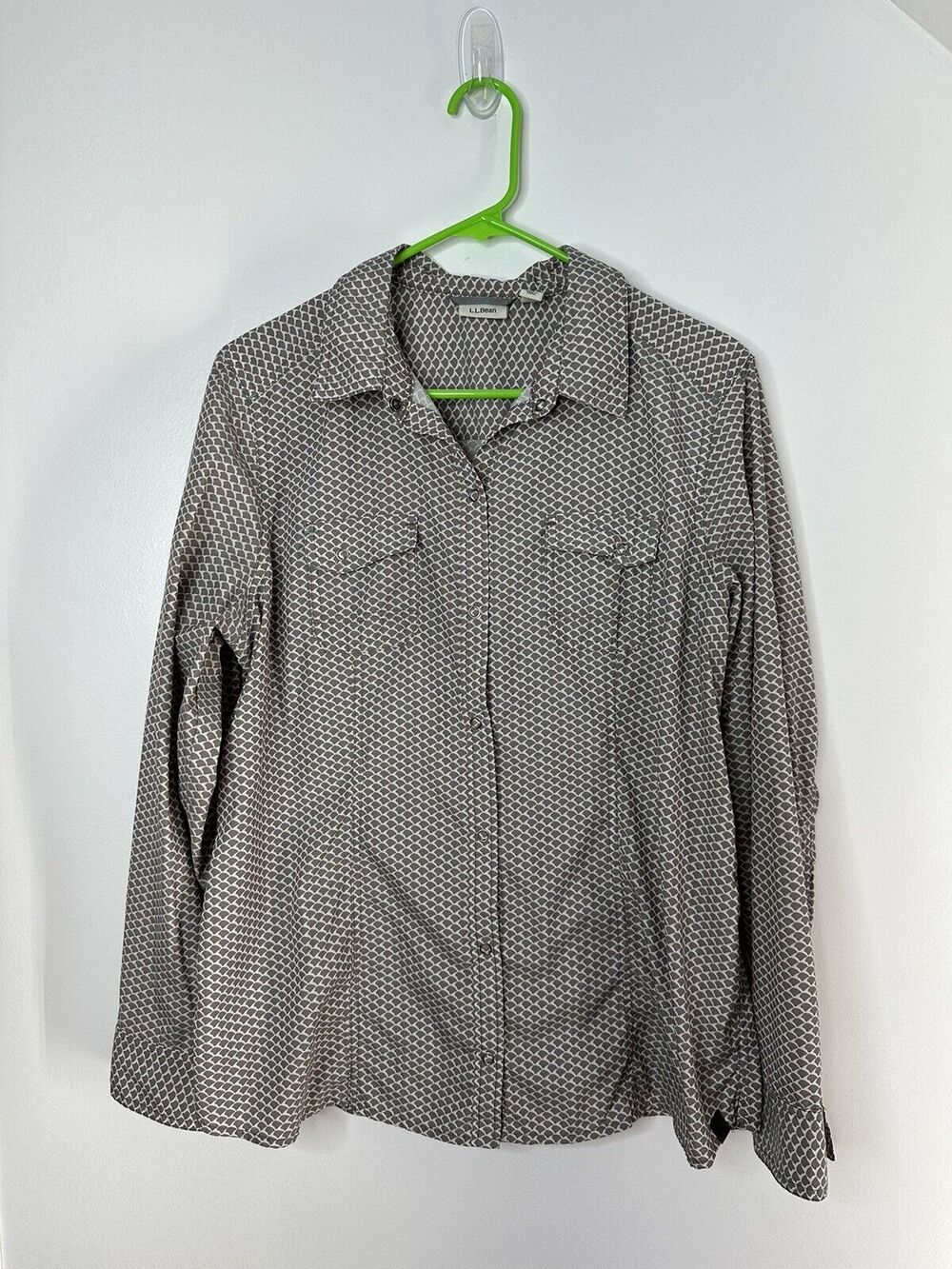 L.L.Bean Women's Long Sleeve Outdoor Snap Close Shirt Size Large Geometric Pocke